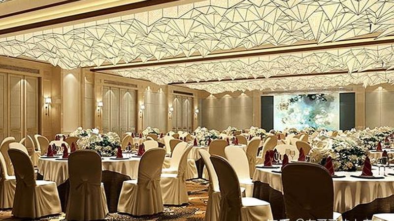 在选择跟团产品时，要关注以下方面：